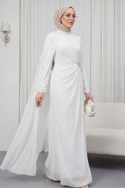 HİJABAYA Βραδινό φόρεμα με ψηλό λαιμό και λεπτομέρεια από πέρλες και τούλινη ...