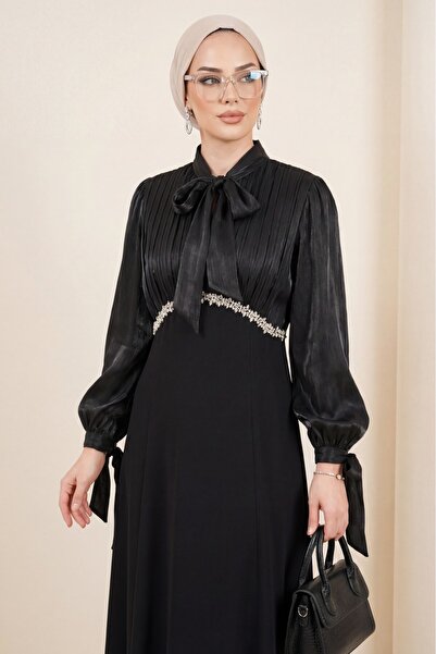 Modamorfo Φόρεμα από κρεπ με πιέτες, σατέν φούστα Janjan, με δαντέλα στο γιακ...