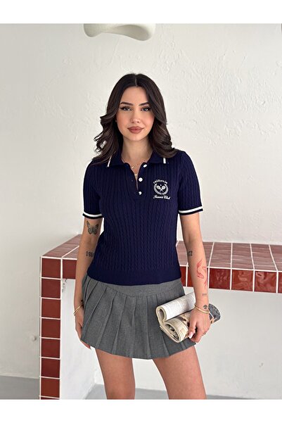 Noi Belis Πλεκτή μπλούζα με γιακά πόλο, κεντημένη, με μισό κούμπωμα και κουμπ...