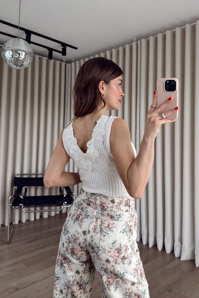 Sue Store Cream Pink Floral Patterned Jeans