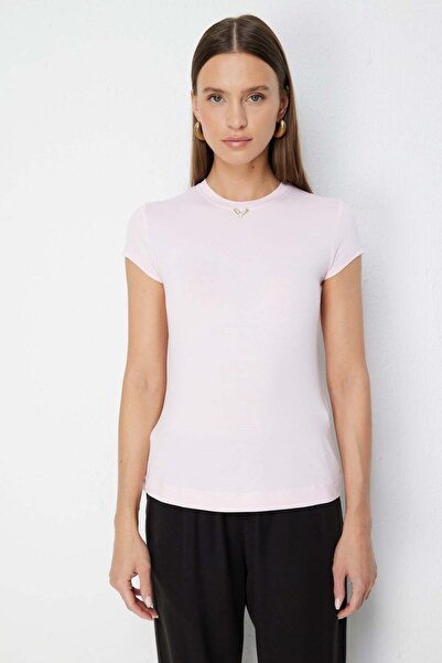 ON Βασική μπλούζα με κοντά μανίκια και λεπτομέρεια αξεσουάρ