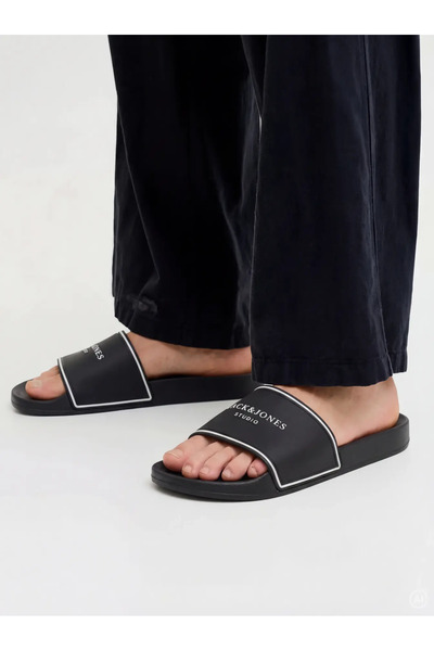 Jack & Jones Μαύρες ανδρικές παντόφλες με άνετη σόλα και λεπτομέρεια λογότυπο...