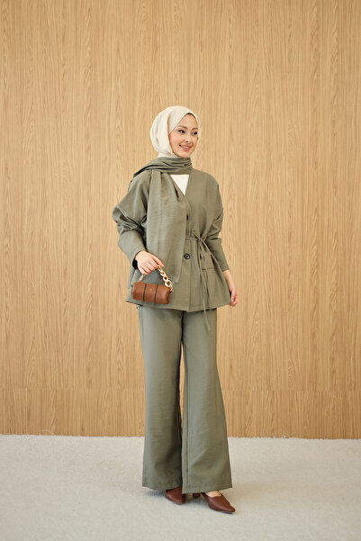 LOCCO Γυναικείο κοστούμι με κρυφά κουμπιά και λεπτομέρεια σε σχήμα V, πράσινο