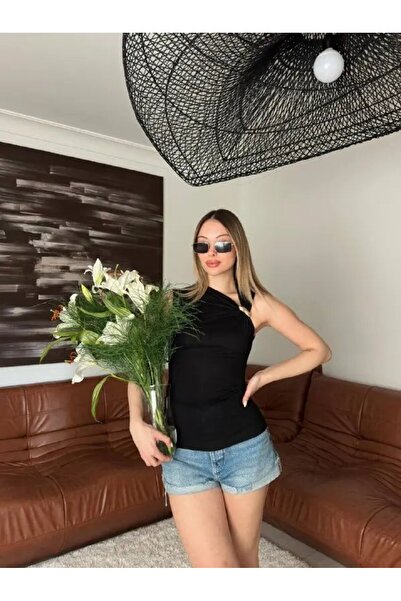 Cool & Sexy Μαύρη μπλούζα με ντραπέ σχέδιο και χρυσά αξεσουάρ