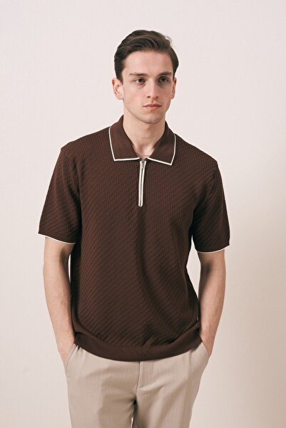 İLKCET MODA Ανδρικό πλεκτό μπλουζάκι με λεπτομέρεια φερμουάρ στο γιακά, σε κα...