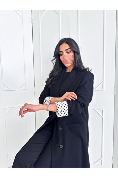Moni أبيض مع نقاط سوداء