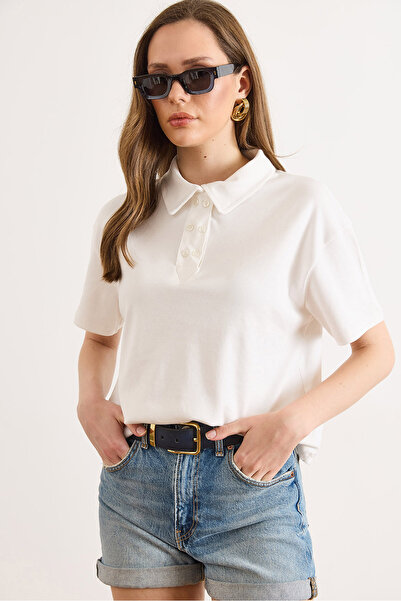 Olalook Γυναικείο λευκό βαμβακερό μπλουζάκι με λεπτομέρεια κουμπιού στον γιακ...