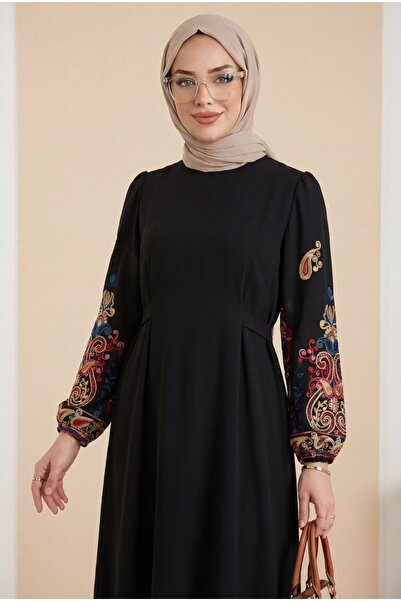 Modamorfo Φόρεμα με διακοσμημένο μανίκι από τούλι και κορδόνια - φούξια