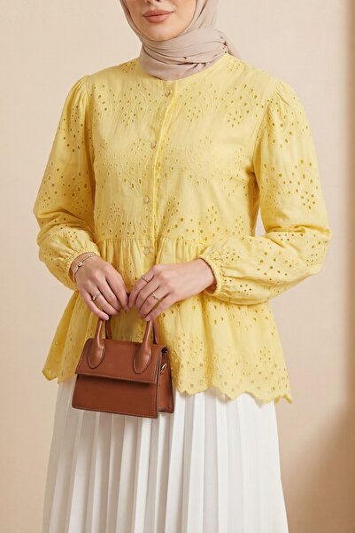 Modamorfo Πουκάμισο με ελαστικά μανίκια, διάτρητο σχέδιο, κουμπιά και επένδυσ...