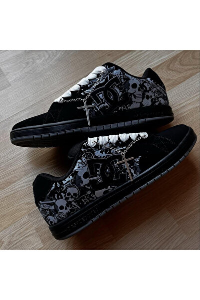 1blood Αθλητικά παπούτσια με μοτίβο από μαύρο και άσπρο νεκροκεφαλή στα μεσάν...