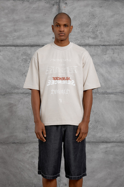 NOMARC Tricou supradimensionat crem, cu imprimeu text, din material lavabil