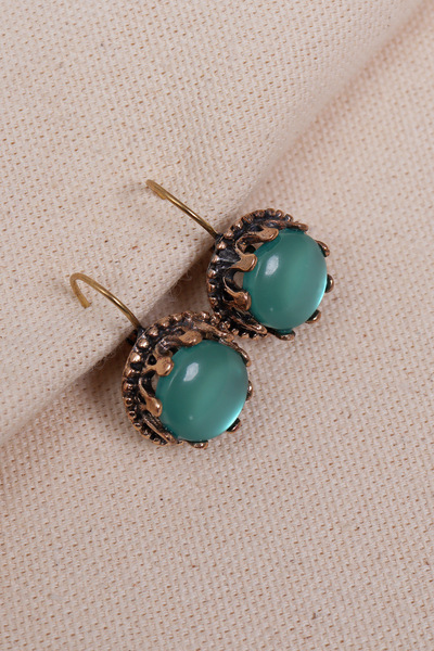 Süspüs Accessories أقراط على شكل تاج من الحجر الأخضر الداكن الشفاف