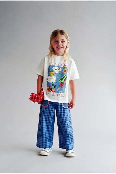 Magu تي شيرت بناتي من القطن مطبوع بلون إكرو مع طقم بدلة رياضية باللون الأزرق