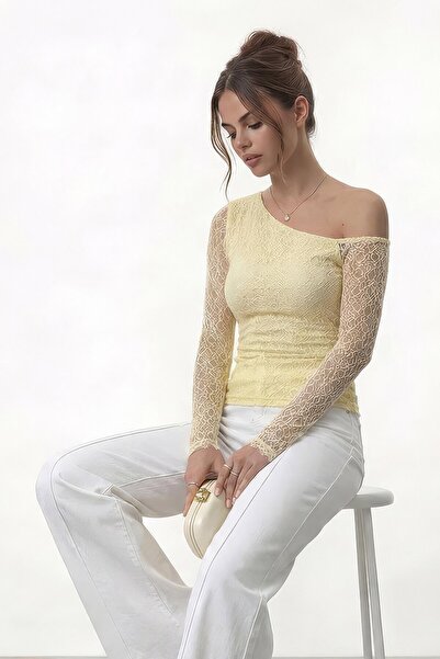 VAGGON بلوزة بأكمام طويلة وتفاصيل دانتيل على الكتف الواحد