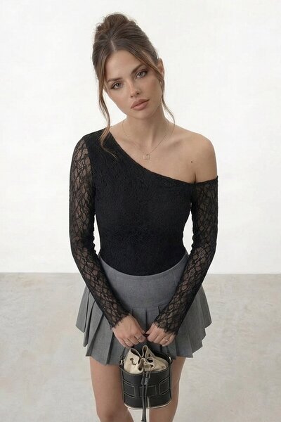 VAGGON بلوزة بأكمام طويلة وتفاصيل دانتيل على الكتف الواحد