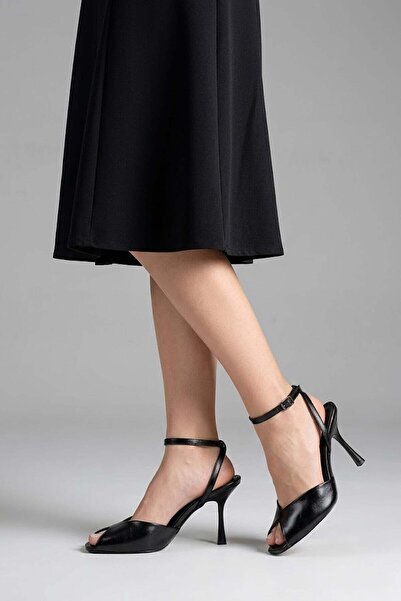 Beety 26BY250.3239 Γυναικεία Κλασικά Παπούτσια με Τακούνι Μαύρα