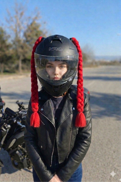 Beta motosiklet motor kask saçı örgülü