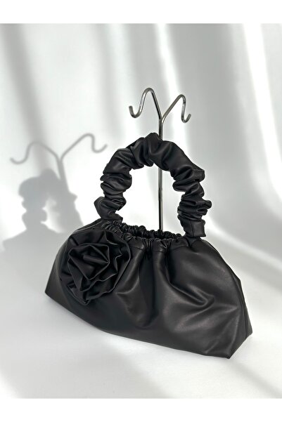 posst bag Μαύρη βραδινή τσάντα clutch από τεχνητό δέρμα με τριαντάφυλλα