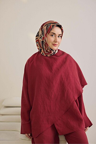 Silk Home وشاح تيفيل حرير IST 11505-03 نمط هندسي باللون الأحمر الداكن