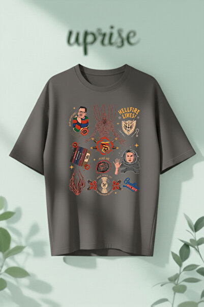 Vordevia Μπλουζάκι Stranger Things με στάμπα κολάζ από βαμβάκι σε μεγάλο μέγεθος