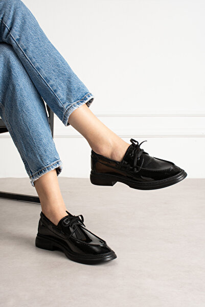 Hepici Γυναικεία μαύρα λουστρίνια παπούτσια με κορδόνια και χοντρή σόλα - Γυα...