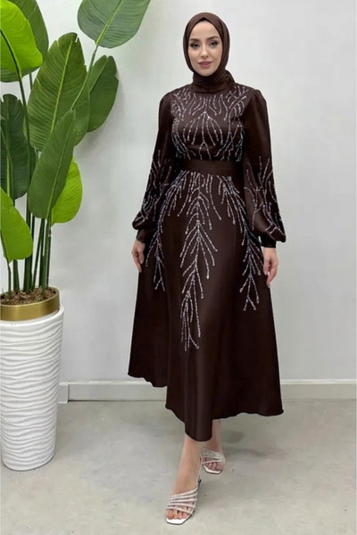 Tesettür Diyarı Γυναικείο Κεντημένο Βραδινό Φόρεμα Τεσεττούρ με Ζώνη - Καφέ