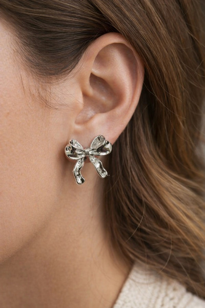LOREZIA أقراط نسائية بتصميم فيونكة أنيق - أقراط فضية اللون بسيطة وأنيقة