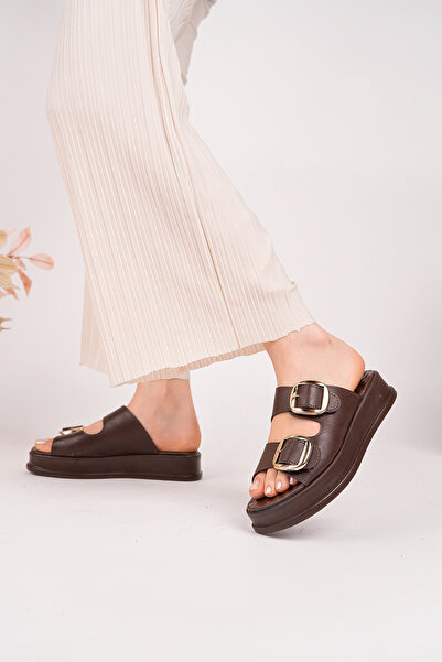 BAHRİNA Γυναικείες παντόφλες με διπλή πόρπη σε καφέ χρώμα