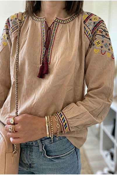 FEMELLE Γυναικεία Μπεζ Βαμβακερή Μπλούζα με Κέντημα και Φούντες στο Λαιμό