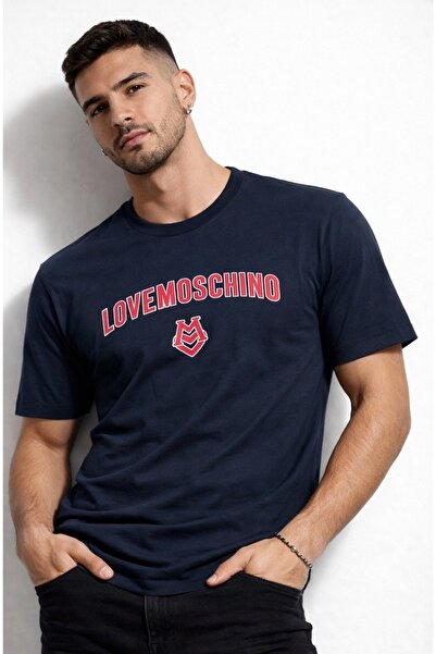 Love Moschino 100% قطن، قميص ضيق القصة بتصميم INSTITUTIONAL - تي شيرت مطبوع