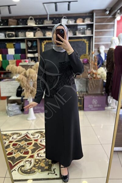 HUMEYRA فستان بتفاصيل منقوشة