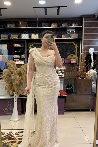 HUMEYRA Lace Evening Dress with Stones on the Front