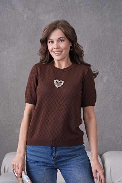 Noi Belis Πλεκτή μπλούζα με λεπτομέρεια από πέτρα με λαιμόκοψη ποδηλάτου SS26...