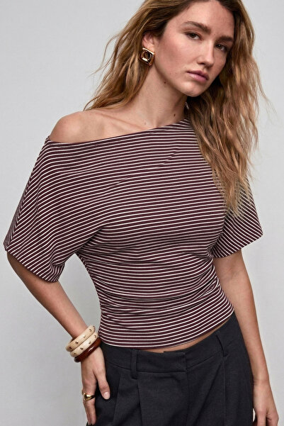 VODENS Μπλούζα με ριγέ σχέδιο σε μπορντό χρώμα, ασύμμετρη, με μανίκια νυχτερί...