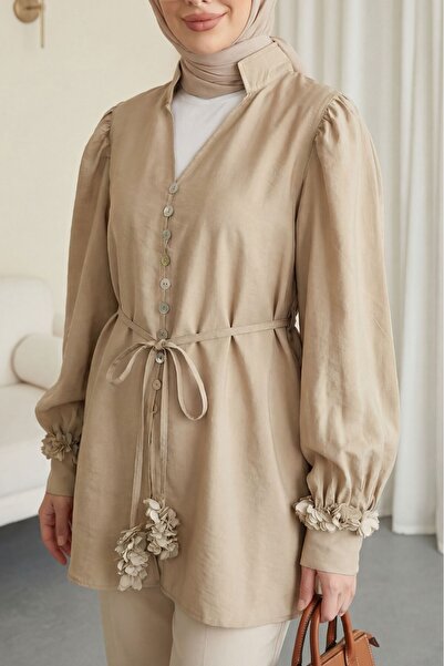 Modamorfo Πουκάμισο με λαιμόκοψη V και λουλουδάτο σχέδιο στα μανίκια, με κουμ...