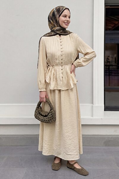 InStyle Μπεζ σετ με λεπτομέρεια ραφής και κουμπιά