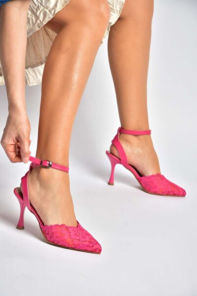 Fox Shoes Y752044206 Γυναικεία παπούτσια με λεπτό τακούνι από φούξια δαντέλα