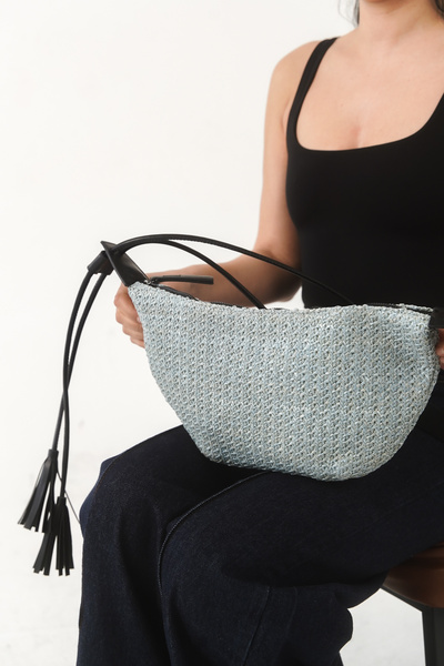 FEMME Γυναικεία τσάντα ώμου από ψάθινο πλέγμα με φούντα και λεπτομέρεια με φε...