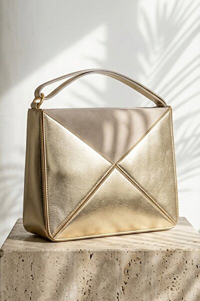 InStyle Τσάντα χειρός και ώμου από χρυσό διπλωμένο τρίγωνο