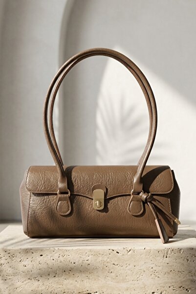 InStyle Χρυσή λεπτομέρεια κλειδαριάς, Μεγάλη γυναικεία τσάντα ώμου σε καφέ γα...