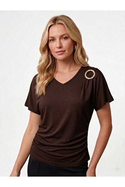 Moda Lounge Γυναικεία μπλούζα με λεπτομέρεια αγκράφα σε σχήμα V, κοντό μανίκι...