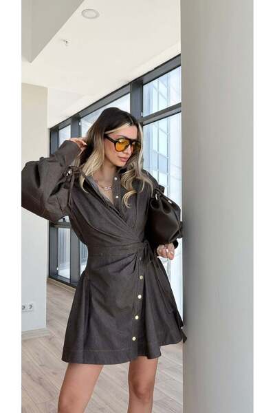 HARMONY GLOBAL Καφέ διπλόκουμπο μίνι τζιν φόρεμα με ζώνη – Γιακάς πουκαμίσου,...