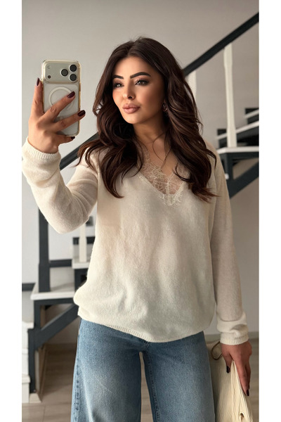 Oslove بلوزة ميرسيريزد ذات ياقة دانتيل بلون إكرو