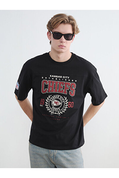 LC Waikiki تيشيرت رجالي بياقة دراجة سوداء مطبوع عليه NFL من GULIS CLOTHING