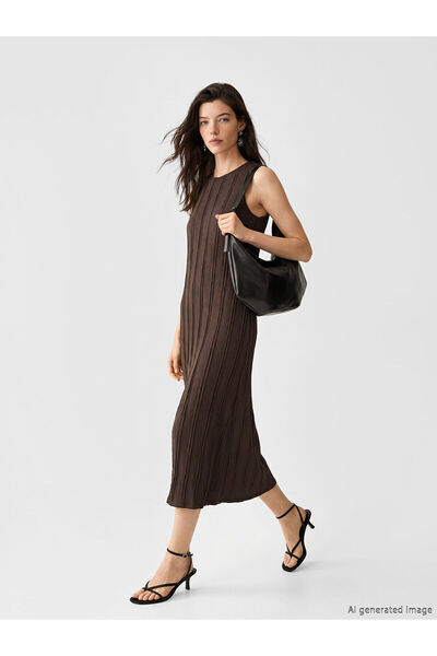 LC Waikiki NEVAVM Φόρεμα LCW Comfort καφέ με οβάλ λαιμόκοψη και υφή σε γραμμή...