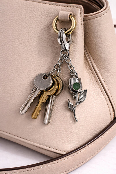 HER ŞEY NOTA www.herseynota.com Metal Keychain with Stone Rose Figure That Gl...