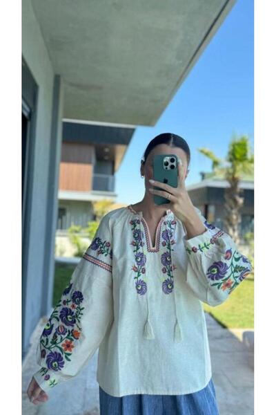 Lavanta Tekstil Βαμβακερή μπλούζα με κέντημα και φούντες στο λαιμό και στα μα...