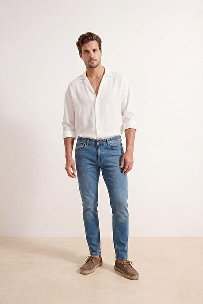 Trendyol Kollektion Blaue Slim-Fit-Jeans aus flexiblem Stoff TMNSS26JE00002