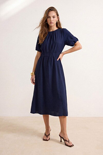 Συλλογή Trendyol Μπλε ναυτικό ίσιο φόρεμα με μπαλόνι μανίκι μίντι TWOSS25EL00406