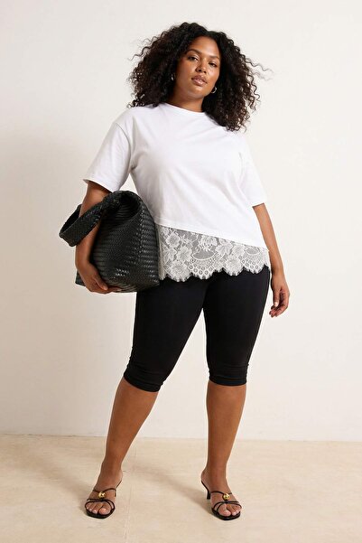 Trendyol Curve Εκρού μπλουζάκι μεγάλου μεγέθους με λεπτομέρεια στο τελείωμα Δ...